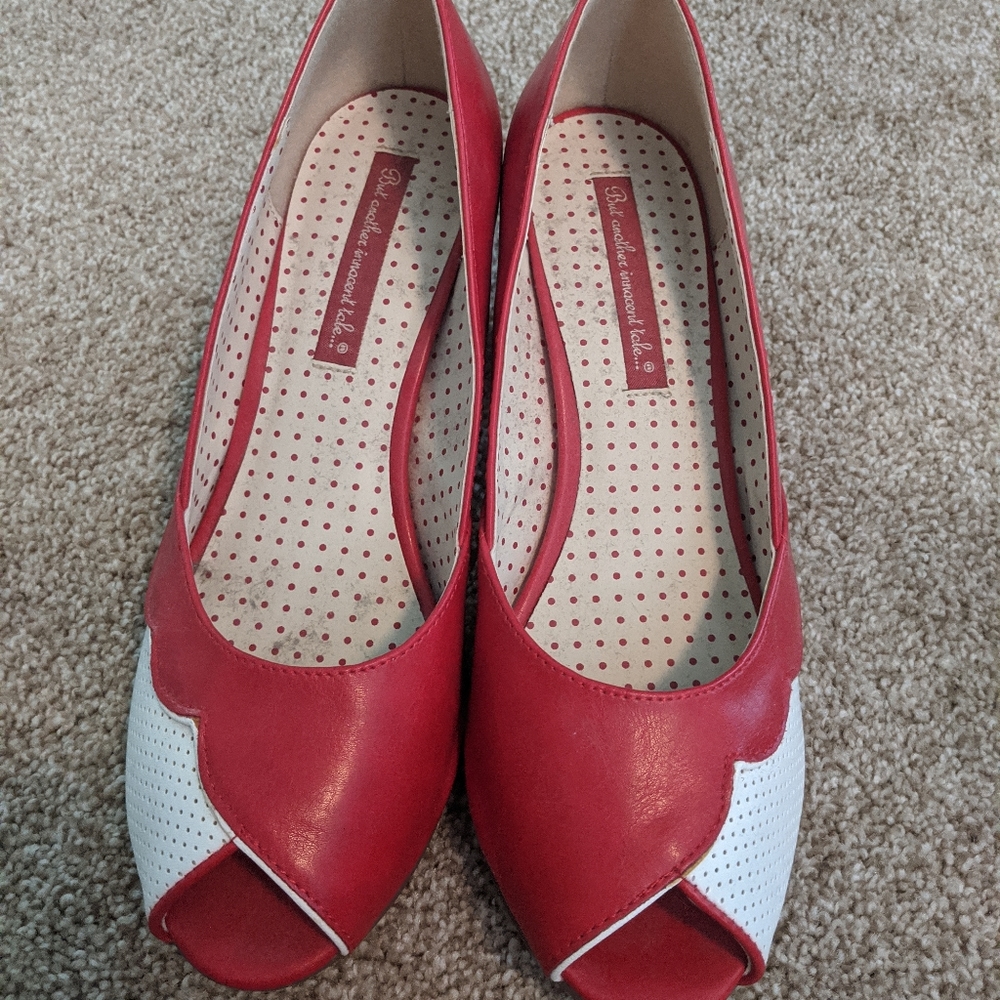 Red and White Peep-Toe Women's Heels - Classic Two-Tone Style